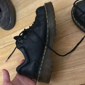 Y2K chunky platform shoes
Doc marten
Vintage
Steel toe